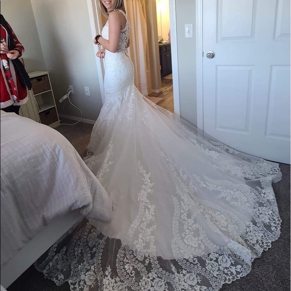 Brand new, size 8, ivory wedding dress. - Picture 2 of 7